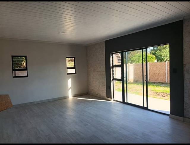 2 BEDROOM HOUSE FOR SALE IN ALBERTINIA